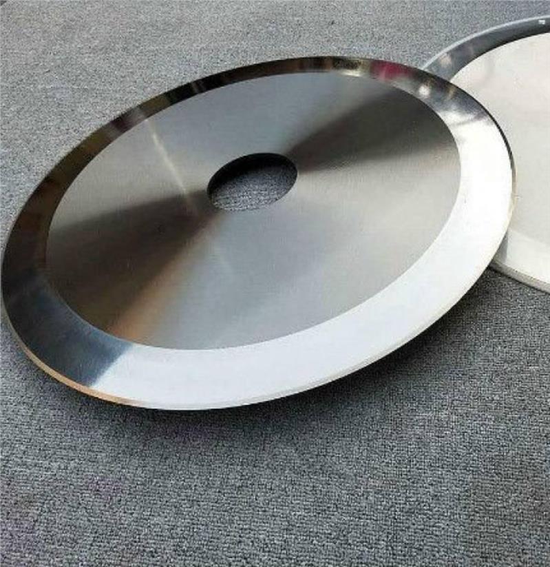 合金刀片回收多少钱一公斤?这个问题,不仅是众多企业关注的话题,也是个人处理旧刀片时的重要考量。今天就让我们一起走进回收市场,寻找答案。